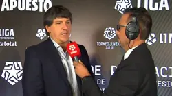 Jean Ferrari, Director General de Fútbol de la FPF, junto al periodista Eduardo Combe.