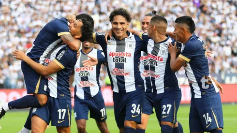Jugadores de Alianza Lima celebrando.
