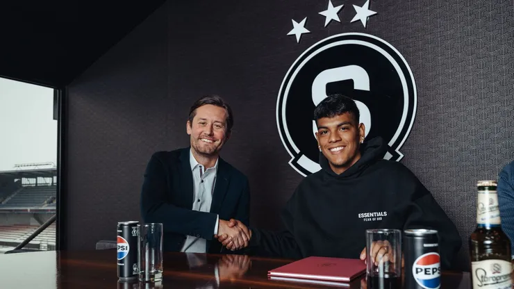 Joao Grimaldo y Tomás Rosický de Sparta Praga.