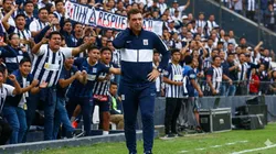 Pablo Guede preocupado.