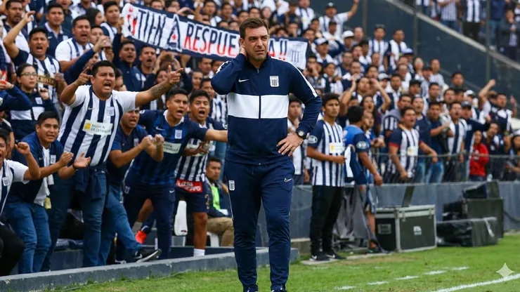 Pablo Guede preocupado.