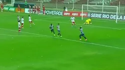 Eryc Castillo y una definición estupenda para el golazo de Alianza Lima.