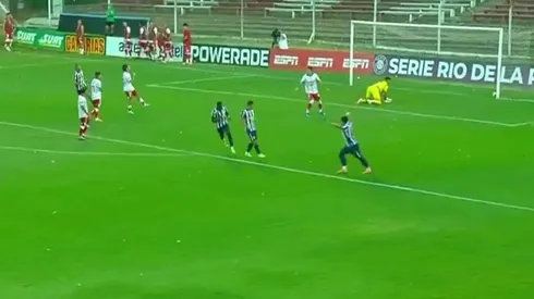 Eryc Castillo y una definición estupenda para el golazo de Alianza Lima.