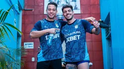Cristian Benavente y Santiago González con camiseta de Sporting Cristal.