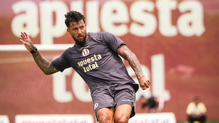 Caín Fara, defensa de Universitario.