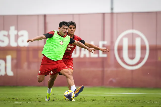 José Rivera entrenando con Universitario en la pretemporada 2026. (Foto: Universitario)