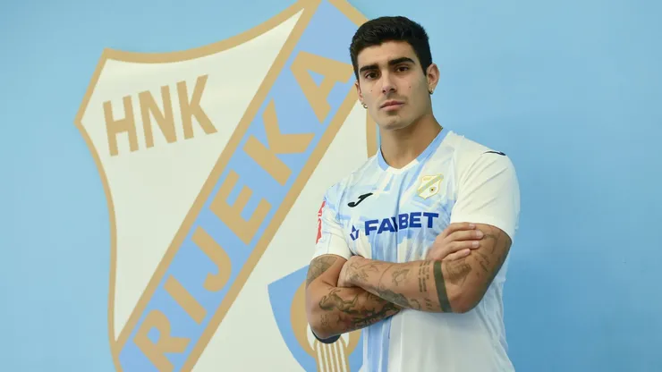 Alfonso Barco con camiseta de NK Rijeka.