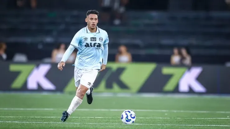 Erick Noriega destacado en Gremio de Porto Alegre luego de la goleada.
