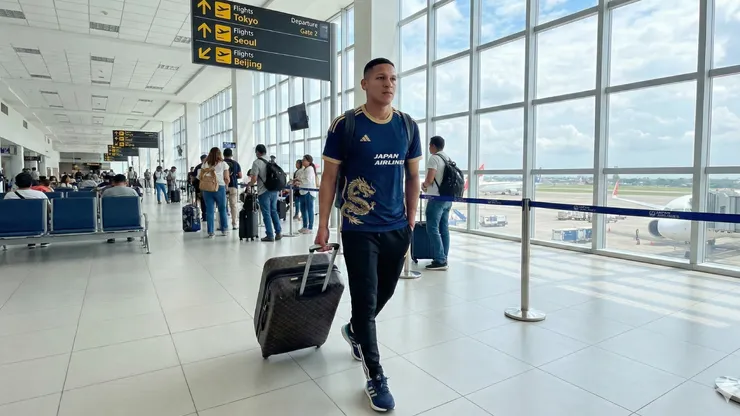 Fernando Pacheco en el aeropuerto.