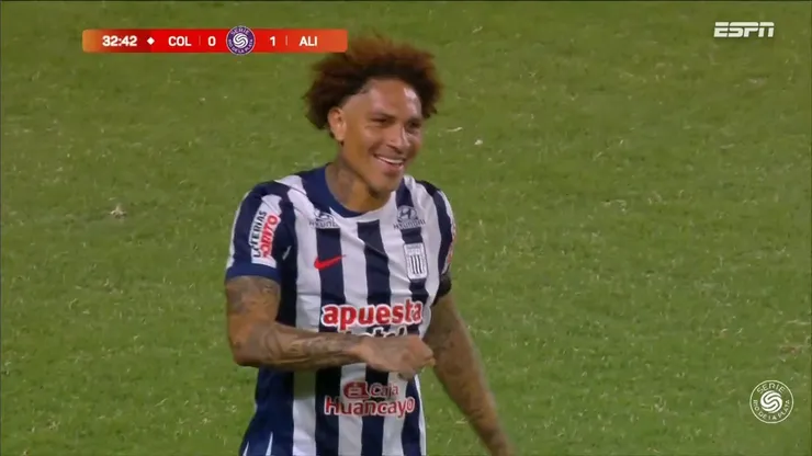 Paolo Guerrero con camiseta de Alianza Lima.