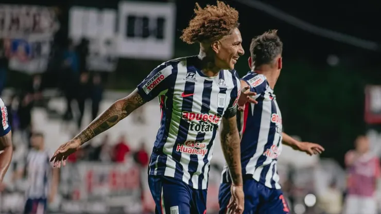 Paolo Guerrero celebrando su gol.