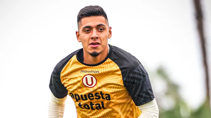 César Inga entrenando en Universitario.