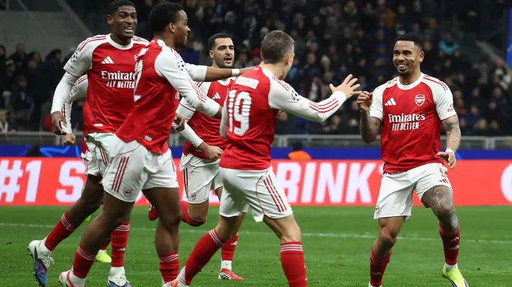 Jugadores del Arsenal celebrando.