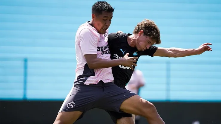 Jostin Alarcon y Ian Wisdom disputando una jugada.