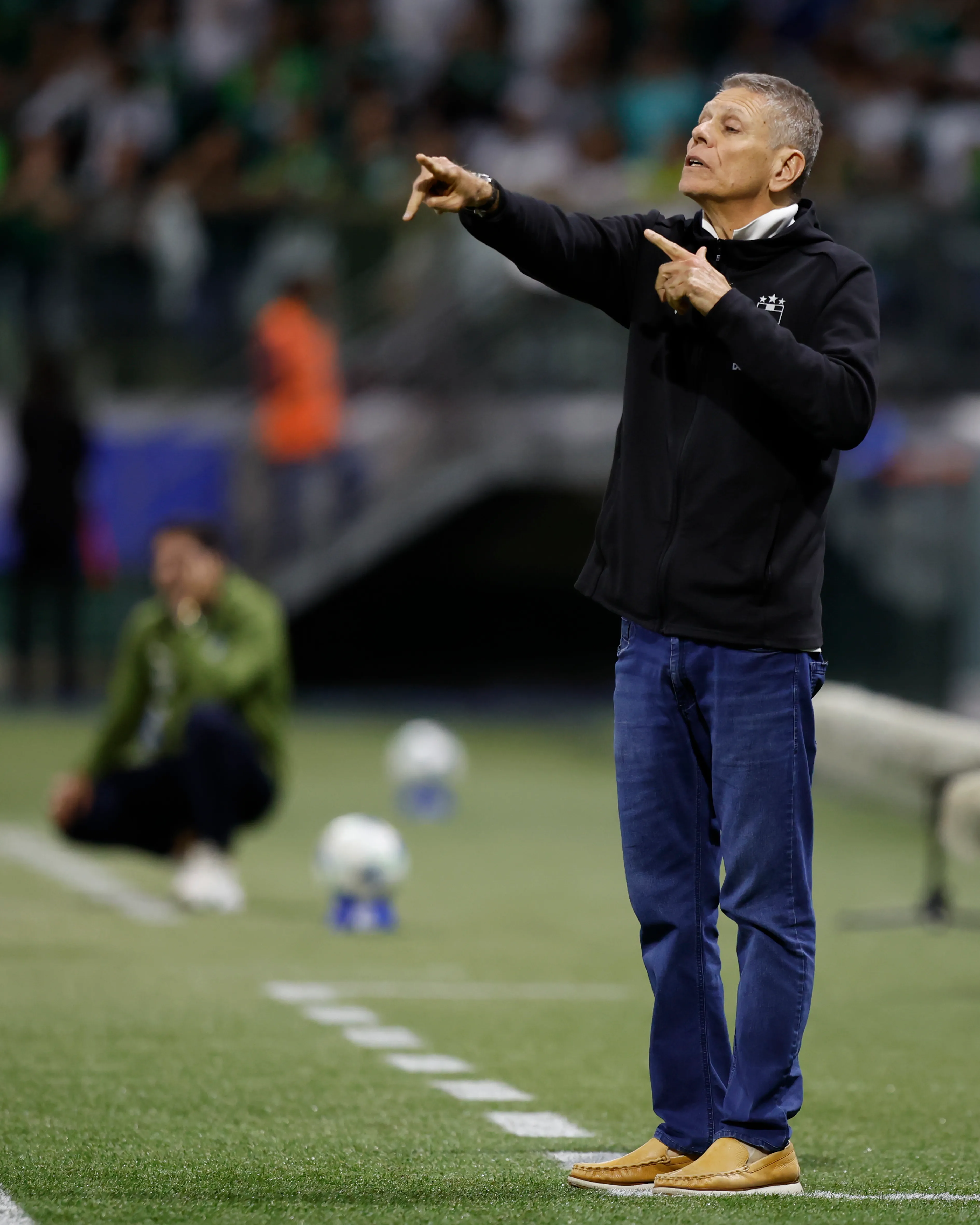 Paulo Autuori gestures en la CONMEBOL Libertadores 2025 con Sporting Cristal. (Photo by Miguel Schincariol/Getty Images)
