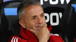 Gustavo Álvarez, dudoso, durante un partido de Universidad de Chile.