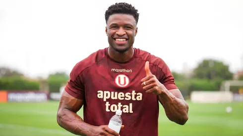 Sekou Gassama entrenando con Universitario.
