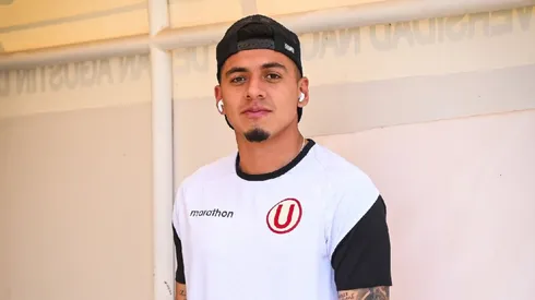 César Inga con indumentaria de Universitario.