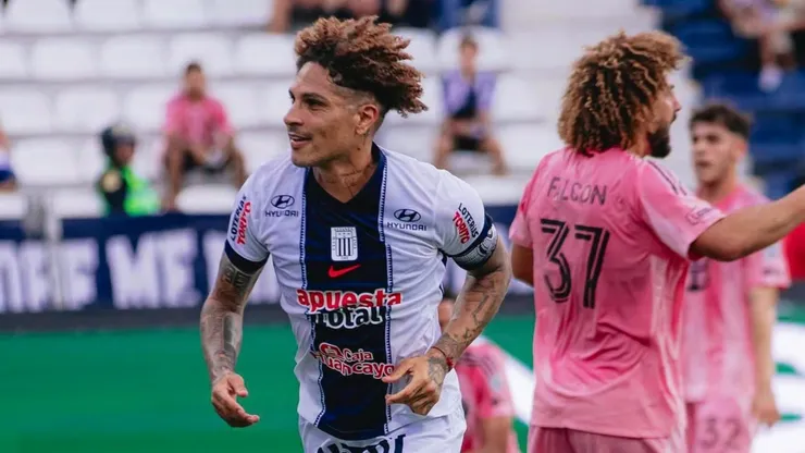 Paolo Guerrero celebrando hoy ante Inter Miami.
