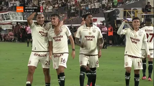 Jugadores de Universitario celebrando.