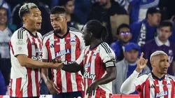 Jugadores de Junior celebrando.