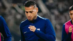 Miguel Trauco calentando.