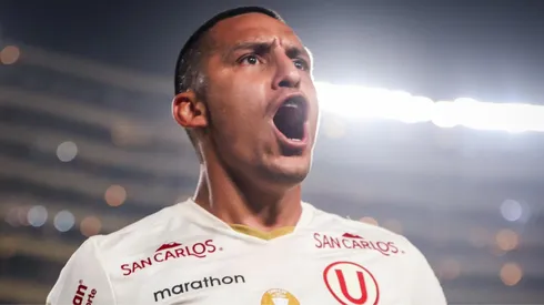 Álex Valera con camiseta de Universitario.