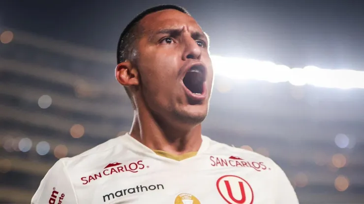 Álex Valera con camiseta de Universitario.