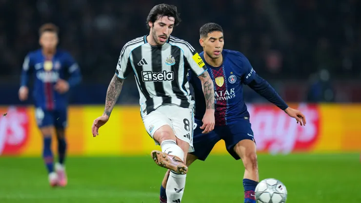 PSG y Newcastle, parejos en el partido.