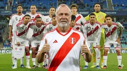 Mano Menezes y jugadores de la Selección Peruana.