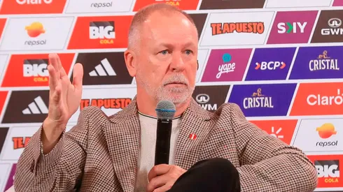 Mano Menezes como técnico de Perú.