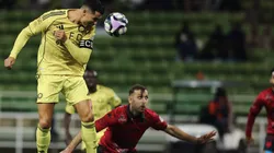 Cristiano Ronaldo lo intenta en el partido Al Nassr vs. Al Kholood.