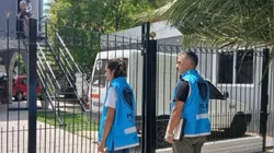 Policía argentina durante allanamiento