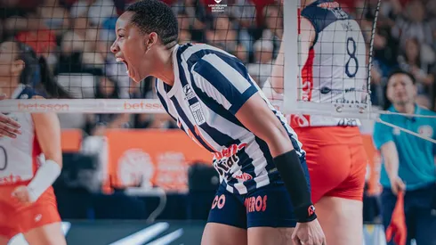 Clarivett Yllescas celebrando.