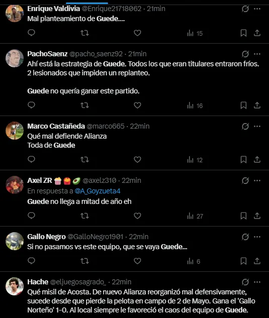 Hinchas en contra de Pablo Guede (Foto: X).