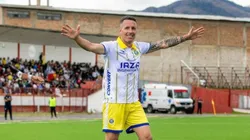 Pablo Lavandeira con camiseta de FC Cajamarca.