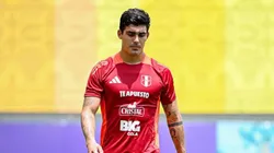 Alfonso Barco con indumentaria de Perú.