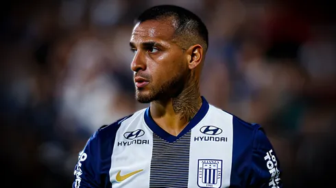 Miguel Trauco con la camiseta de Alianza Lima.
