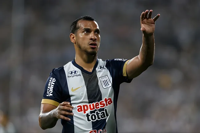 Miguel Trauco jugando con Alianza Lima. (Foto: Alianza Lima)