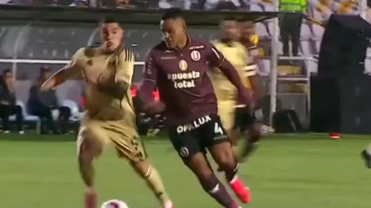 Anderson Santamaría, en un cruce con Facundo Callejo.