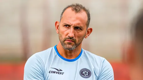 Hernán Barcos enojado con el plantel de FC Cajamarca.
