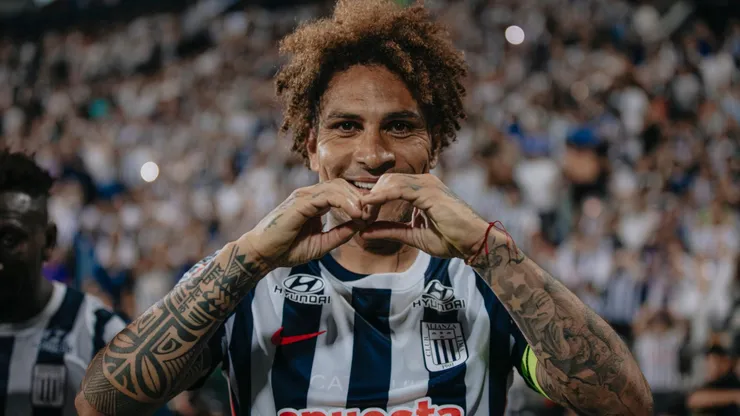 Paolo Guerrero festeja su gol contra Comerciantes Unidos.