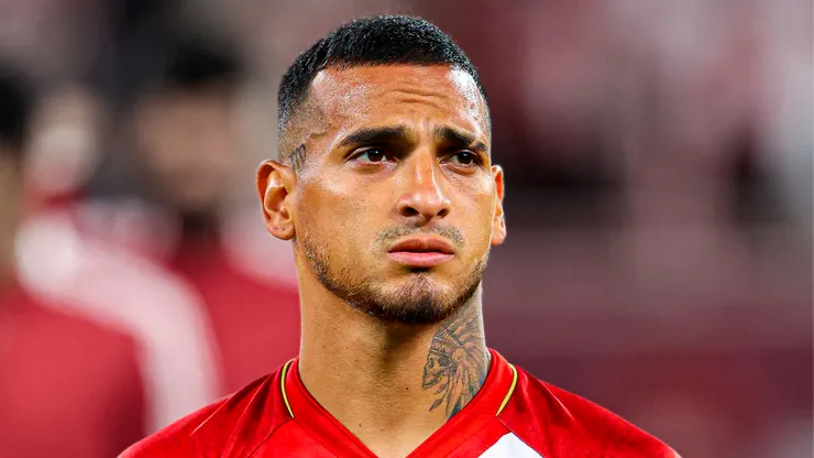 Miguel Trauco jugando para la Selección Peruana.