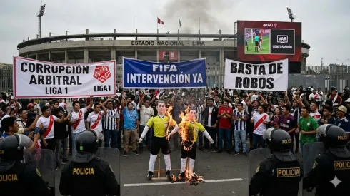 FIFA podría meterse en la Liga 1 tras denuncia por arbitrajes.

