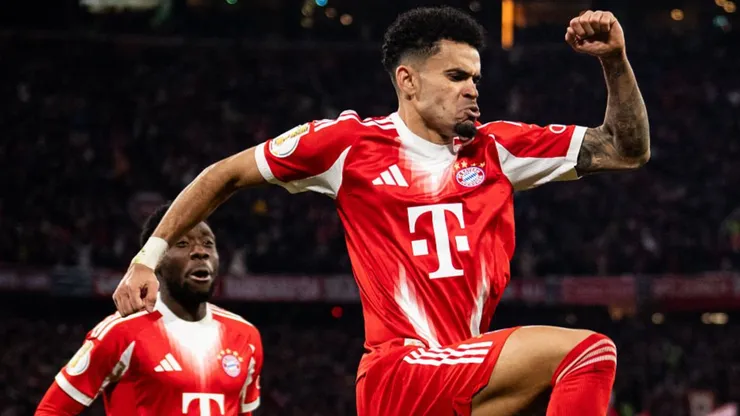 El salto y el festejo de Luis Díaz por su gol al Leipzig.