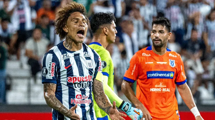 Paolo Guerrero y su lamento en el primer tiempo.