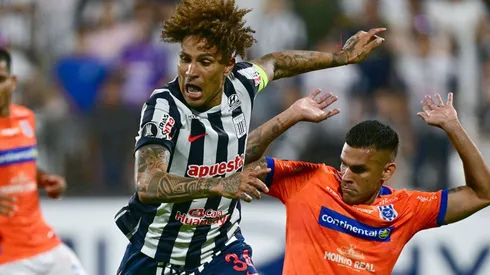 Paolo Guerrero, en el partido entre Alianza Lima y 2 de Mayo.
