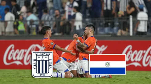 Jugadores de 2 de Mayo celebrando.