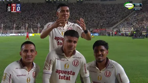 Jugadores de Universitario celebrando el gol de Jairo Concha.