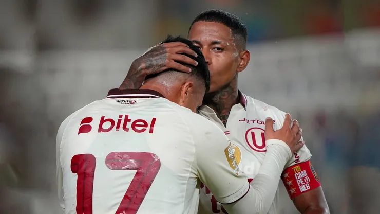 Universitario en pleno festejo ante Cienciano.